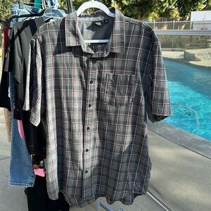 Vans button up shirt sleeve, collar shirt grey, black, white “plaid” size XXL